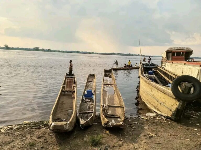 Kisangani : une pirogue motorisée chavire sur le fleuve congo, quatre morts rapportés
