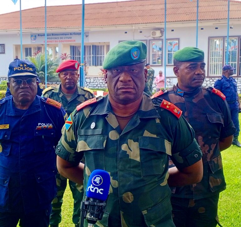 «Tout le monde tue en Ituri » déclare le lieutenant-général Luboya N’kashama lors d’une conférence de presse