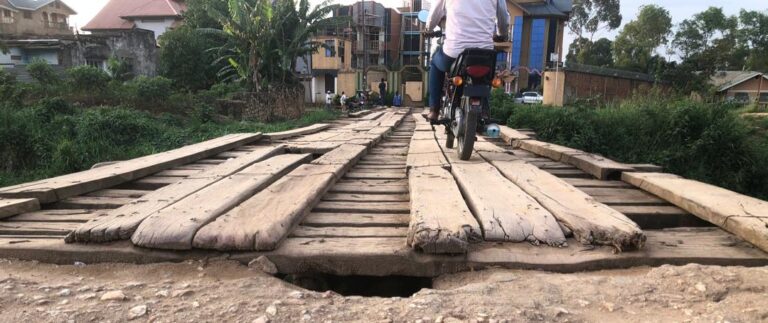 Bunia : les habitants traversent le pont Matete à leurs risques et périls, la mairie interpellée !