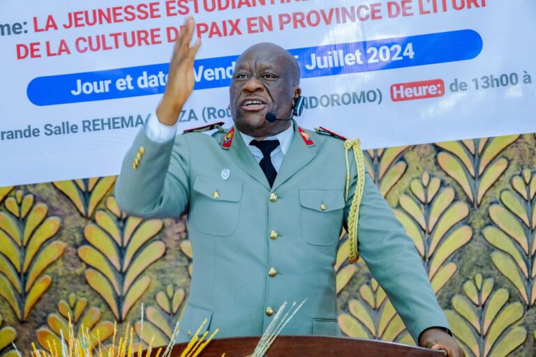 Bunia : Le Gouverneur militaire prêche la paix et la réconciliation aux étudiants dans une conférence-débat